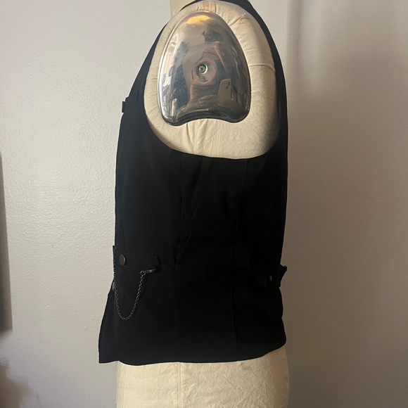 Social Collision vest with Chain - Picture 2 of 4